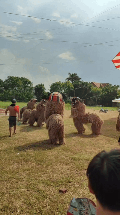 Con lân đáng sợ nhất Trung thu 2025: Bỏ chạy hoảng loạn khi nhìn thấy, tìm hiểu ra mới biết cực ý nghĩa- Ảnh 6. Con lân đáng sợ nhất Trung thu 2025: Bỏ chạy hoảng loạn khi nhìn thấy, tìm hiểu ra mới biết cực ý nghĩa- Ảnh 6.