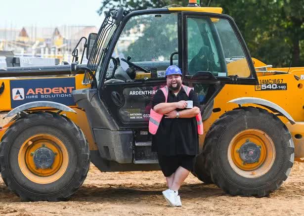 Anh thợ xây đổi đời khi trúng số 35 tỷ đồng, chỉ 3 tháng sau đã hối hận cùng cực vì bỏ việc và hưởng thụ sung sướng- Ảnh 3.