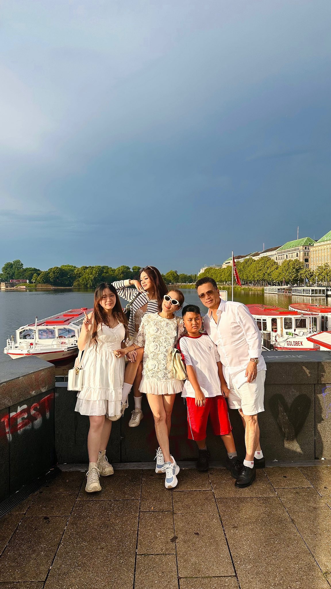 Cuộc sống giản dị của nữ ca sĩ là Phó Chủ tịch tập đoàn, sở hữu vài biệt thự nghìn m2 ở Đức và Việt Nam- Ảnh 9. Cuộc sống giản dị của nữ ca sĩ là Phó Chủ tịch tập đoàn, sở hữu vài biệt thự nghìn m2 ở Đức và Việt Nam- Ảnh 9.