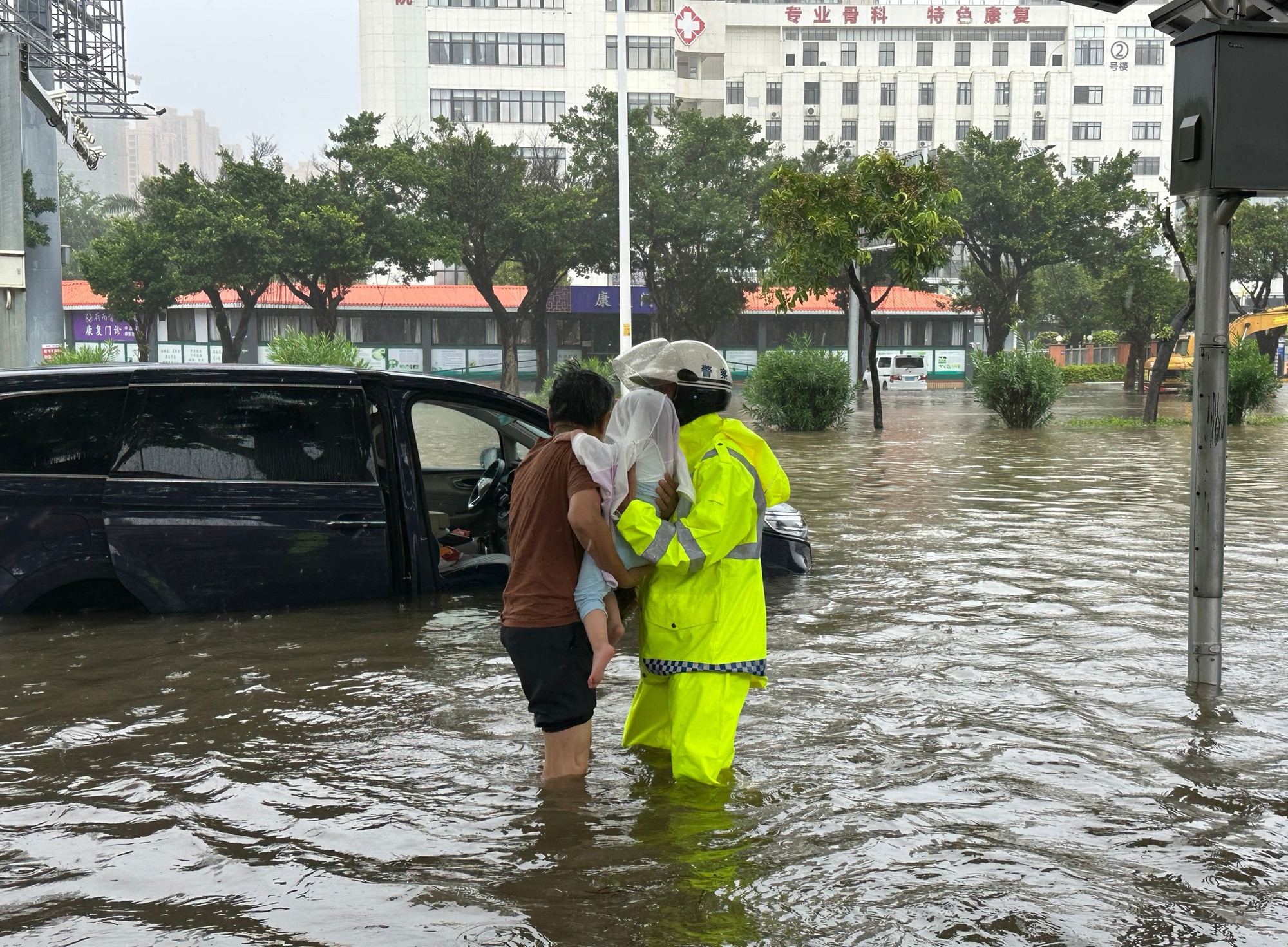 Những hình ảnh cận cảnh bão Matmo càn quét Trung Quốc- Ảnh 2. Những hình ảnh cận cảnh bão Matmo càn quét Trung Quốc- Ảnh 2.