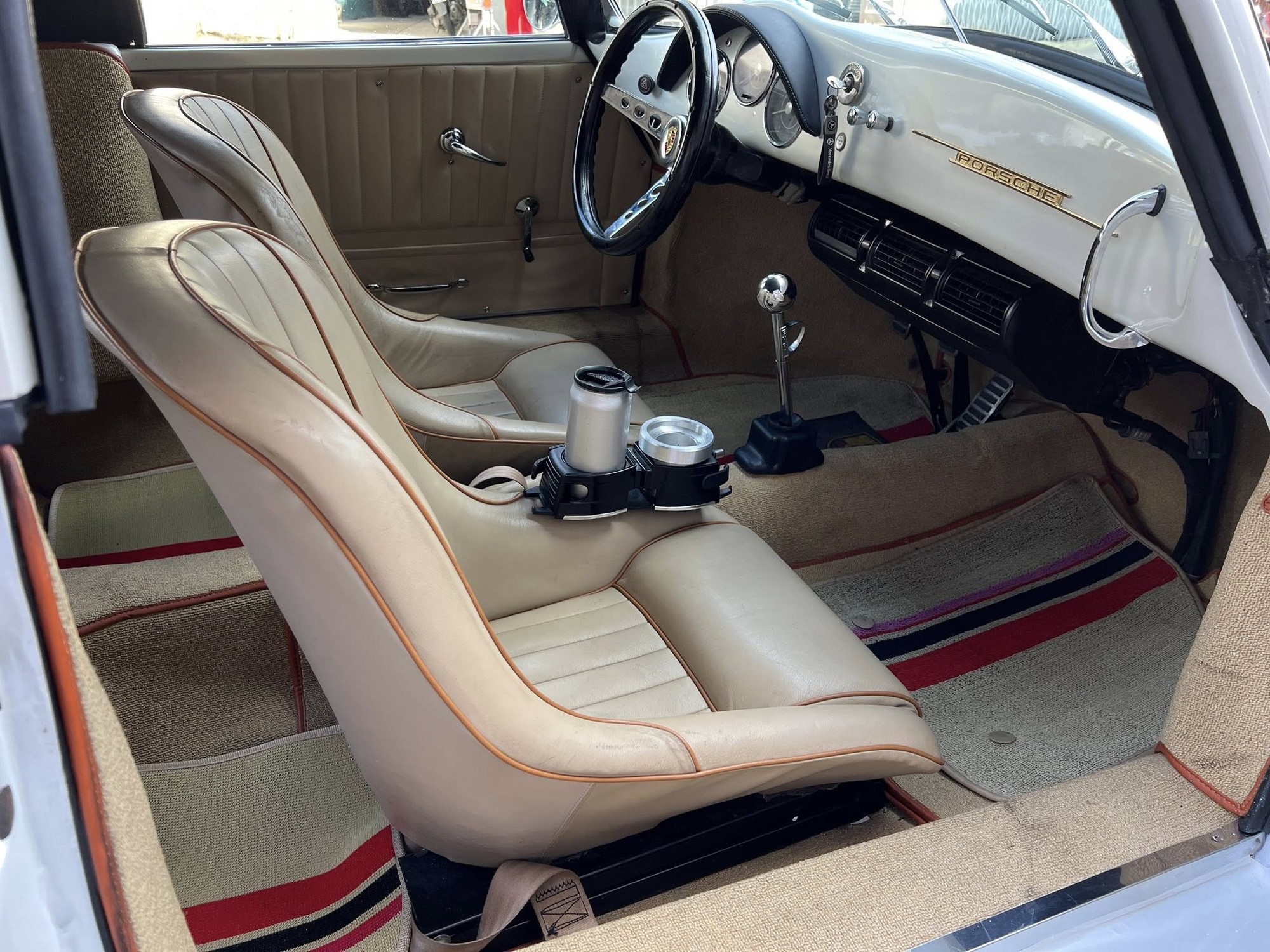 Porsche 356A Speedster hơn 70 tuổi gia nhập bộ sưu tập của ông Đặng Lê Nguyên Vũ, tra giá mới biết ngang ngửa siêu xe đời mới- Ảnh 7.