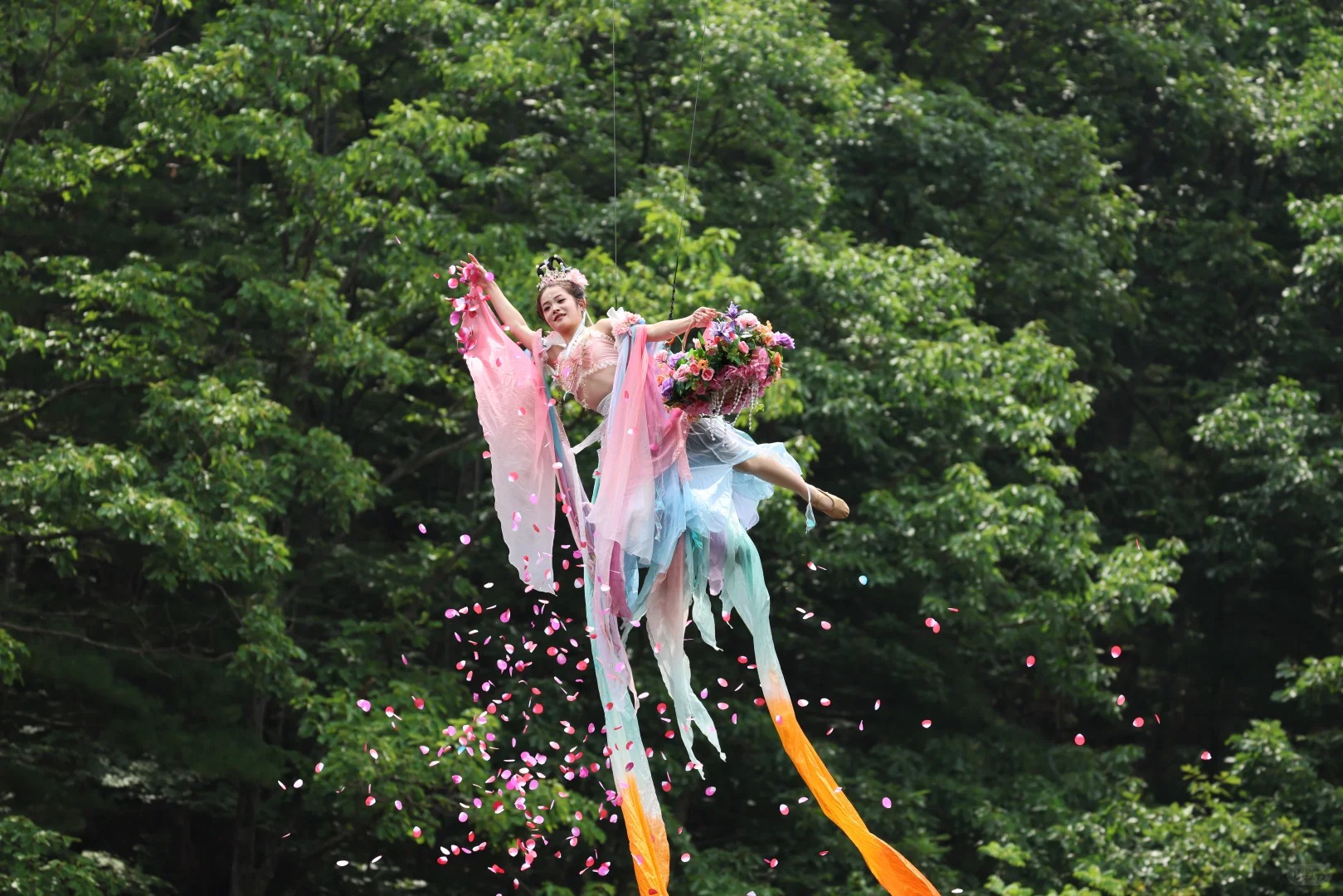 "Vén mặt chị Hằng" đang hot mùa Trung thu, cao điểm phải bay lên trời 6 lần/ngày- Ảnh 7. "Vén mặt chị Hằng" đang hot mùa Trung thu, cao điểm phải bay lên trời 6 lần/ngày- Ảnh 7.