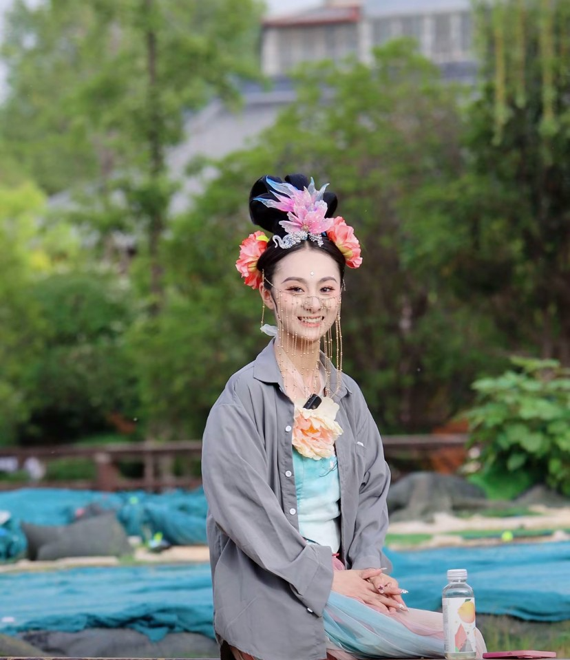 "Vén mặt chị Hằng" đang hot mùa Trung thu, cao điểm phải bay lên trời 6 lần/ngày- Ảnh 16. "Vén mặt chị Hằng" đang hot mùa Trung thu, cao điểm phải bay lên trời 6 lần/ngày- Ảnh 16.