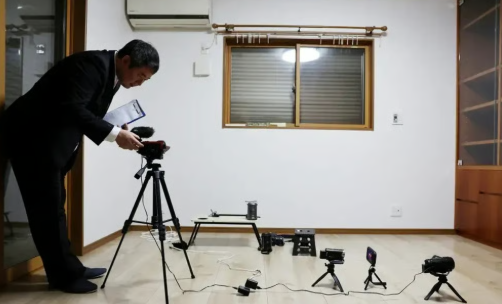 Một công ty Nhật Bản hốt bạc từ “nhà ma”: Nhân viên đặt máy đo trường điện từ, camera nhiệt, máy ghi âm để xem... hiện tượng lạ- Ảnh 2. Một công ty Nhật Bản hốt bạc từ “nhà ma”: Nhân viên đặt máy đo trường điện từ, camera nhiệt, máy ghi âm để xem... hiện tượng lạ- Ảnh 2.