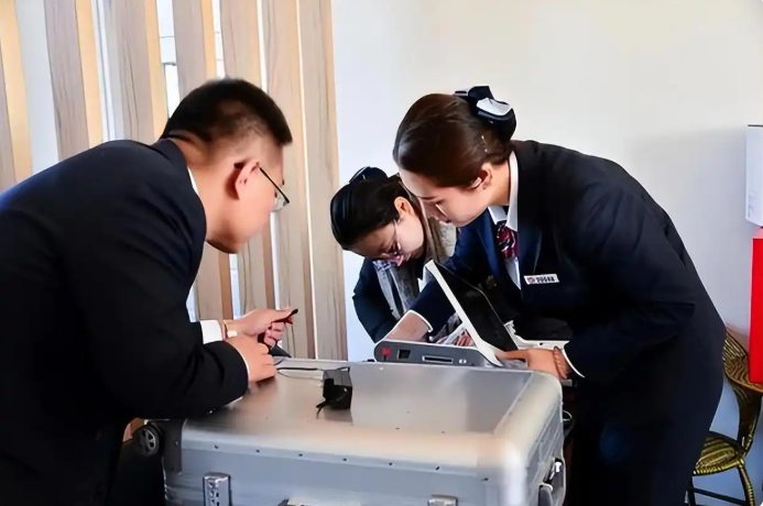 Nữ doanh nhân gửi 3,7 tỷ đồng vào ngân hàng, 5 năm sau tất toán thì chỉ còn 3.000 đồng, ngân hàng cáo buộc: "Chính bà dùng sổ tiết kiệm giả"- Ảnh 1.