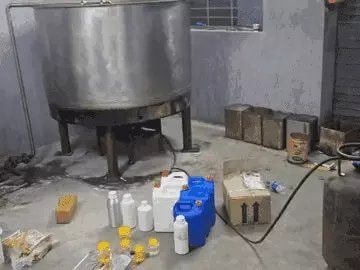 Đột kích 3 kho hàng, công an triệt phá đường dây sản xuất bơ giả từ hóa chất, tịch thu gần 10 tấn sản phẩm kém chất lượng- Ảnh 4.
