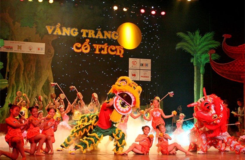 Khách Tây đến Việt Nam dịp lễ hội, trầm trồ nhận xét: "Ở Mỹ chúng tôi không có cái nào như thế này"- Ảnh 10.