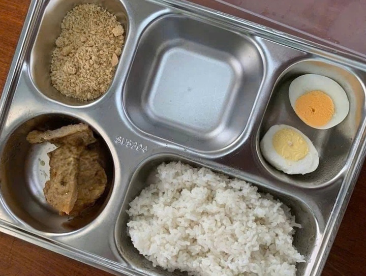 Suất cơm bán trú 25.000 đồng cho học sinh tiểu học 'dậy sóng' mạng xã hội- Ảnh 3.