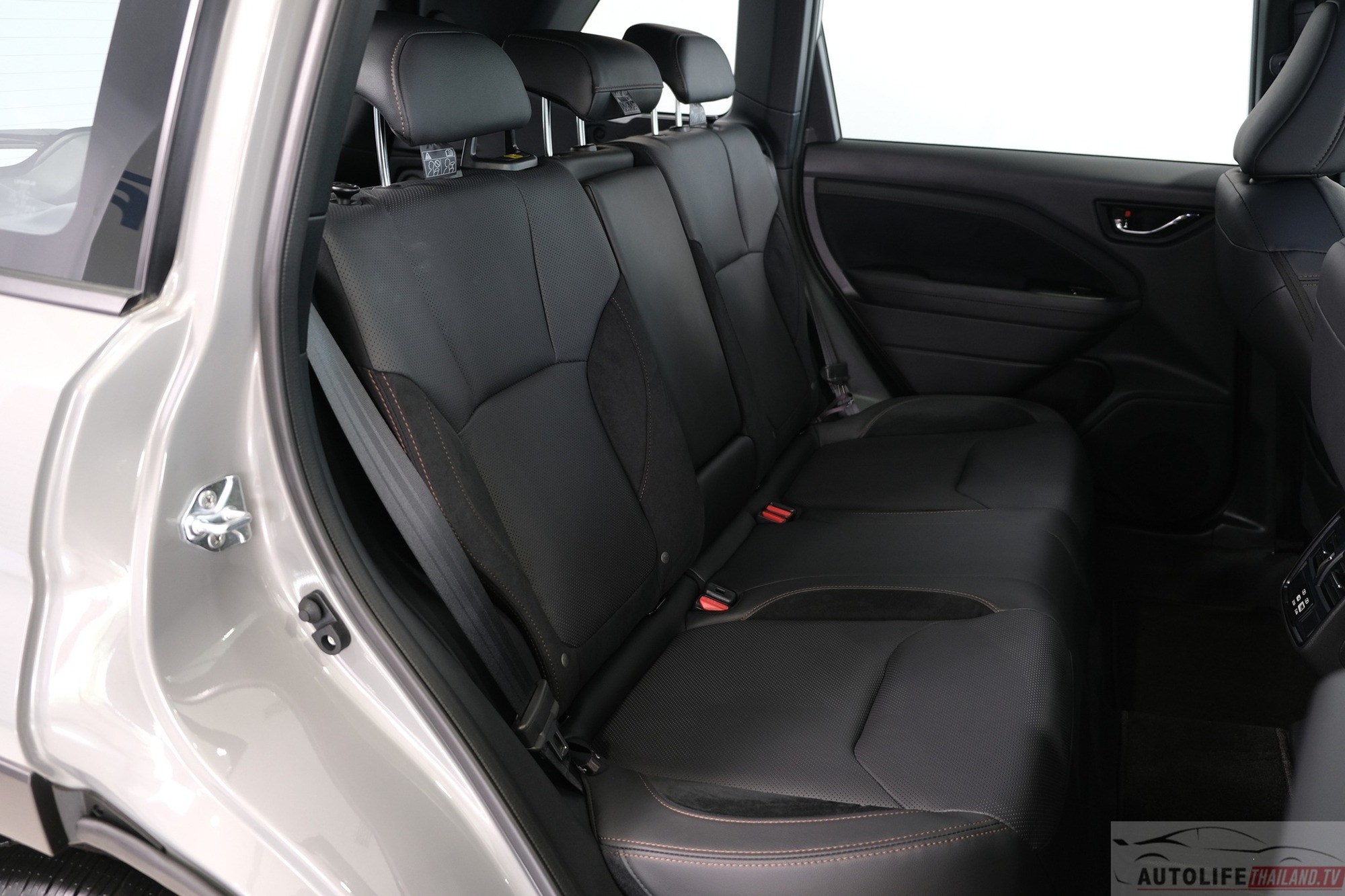 Subaru Forester 2026 tiếp tục về ĐNÁ, quy đổi 2,1 tỷ đồng: Thiết kế lột xác, mạnh hơn nhưng cần một điều để thuyết phục khách Việt khi bán tháng sau- Ảnh 7.