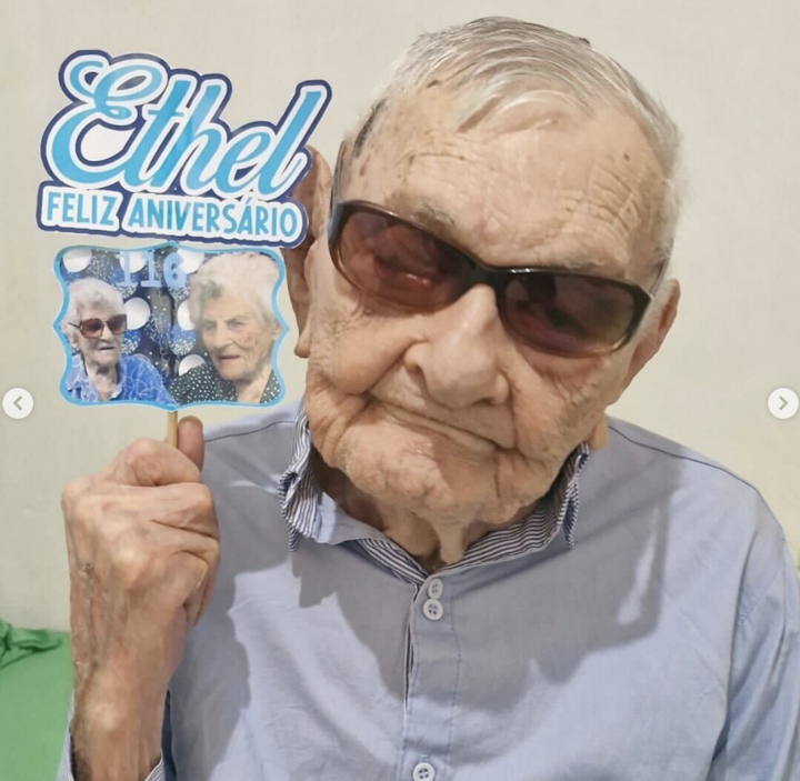 Cụ &ocirc;ng lớn tuổi nhất thế giới chia sẻ b&iacute; quyết sống l&acirc;u dịp sinh nhật thứ 113- Ảnh 2.