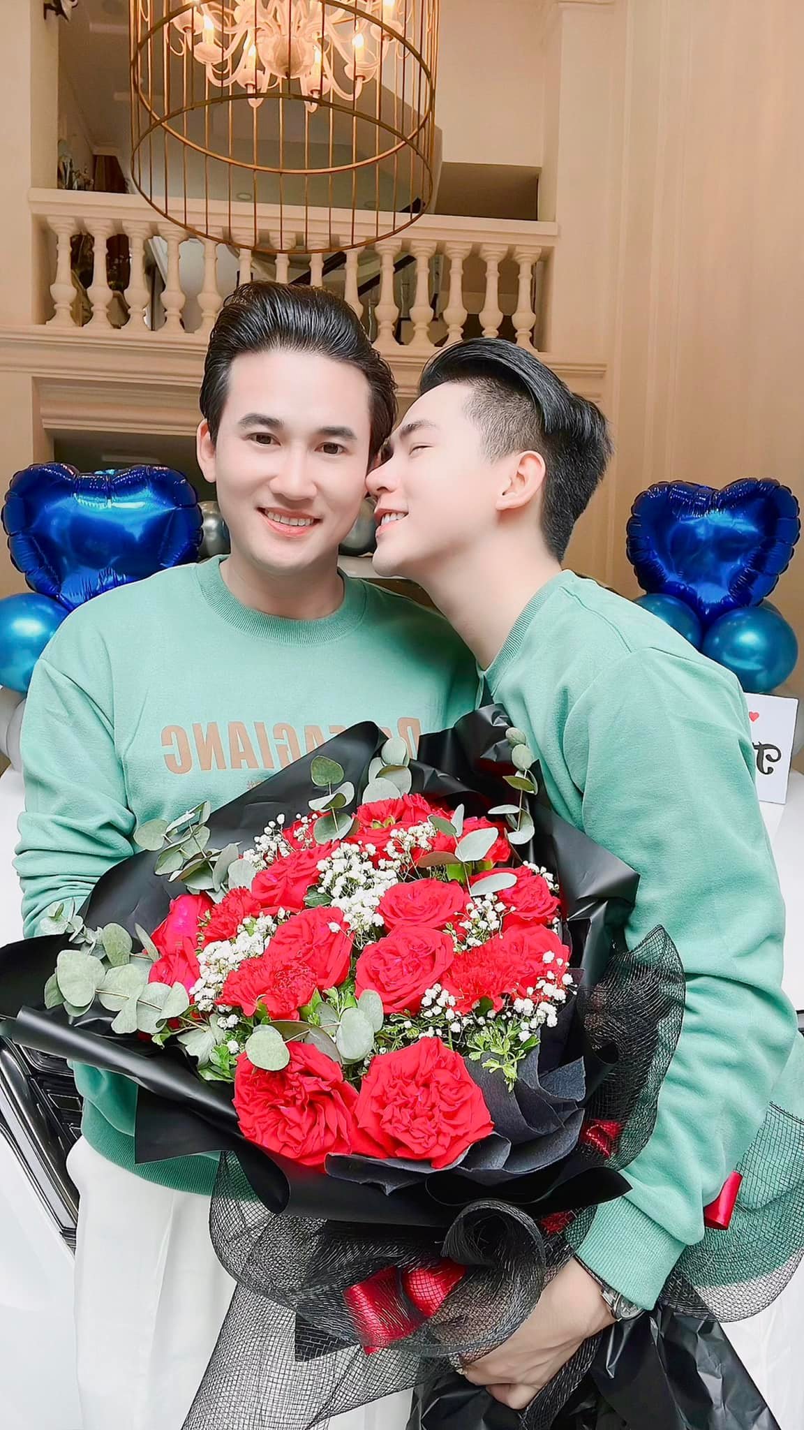 Nam diễn viên đình đám gặp khó khăn trong sự nghiệp vì công khai giới tính, 36 tuổi quyết định chi 1 tỷ làm việc không ai ngờ tới!- Ảnh 4. Nam diễn viên đình đám gặp khó khăn trong sự nghiệp vì công khai giới tính, 36 tuổi quyết định chi 1 tỷ làm việc không ai ngờ tới!- Ảnh 4.