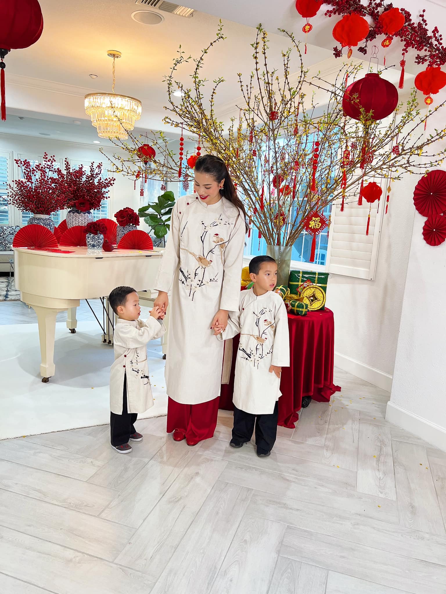 Hoa hậu Việt lấy chồng 6 năm chưa công khai danh tính, tuổi 34 làm chủ tiệm hoa, ở biệt thự 7 phòng- Ảnh 5. Hoa hậu Việt lấy chồng 6 năm chưa công khai danh tính, tuổi 34 làm chủ tiệm hoa, ở biệt thự 7 phòng- Ảnh 5.
