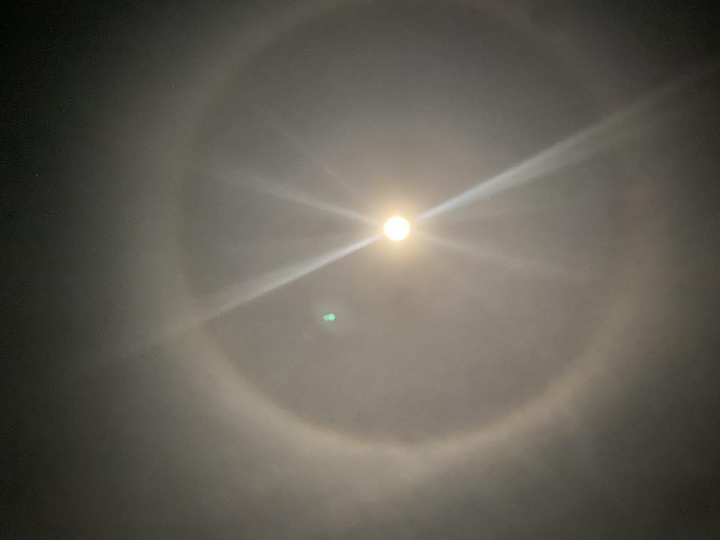 Dân mạng đồng loạt khoe ảnh siêu trăng đẹp mê hồn trong đêm Trung thu 2025- Ảnh 8.