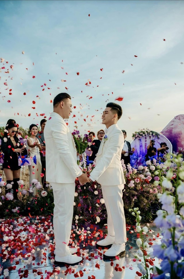 Nam diễn viên đình đám gặp khó khăn trong sự nghiệp vì công khai giới tính, 36 tuổi quyết định chi 1 tỷ làm việc không ai ngờ tới!- Ảnh 6. Nam diễn viên đình đám gặp khó khăn trong sự nghiệp vì công khai giới tính, 36 tuổi quyết định chi 1 tỷ làm việc không ai ngờ tới!- Ảnh 6.