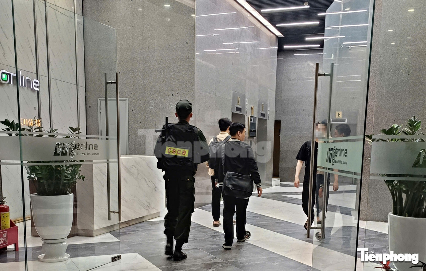 Công an xuất hiện ở tòa nhà có trụ sở công ty của Shark Bình- Ảnh 2.