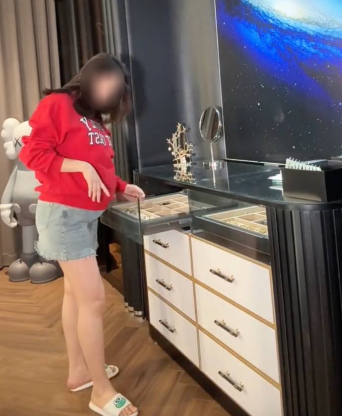 B&ecirc;n trong biệt thự của Shark B&igrave;nh- Ảnh 3.