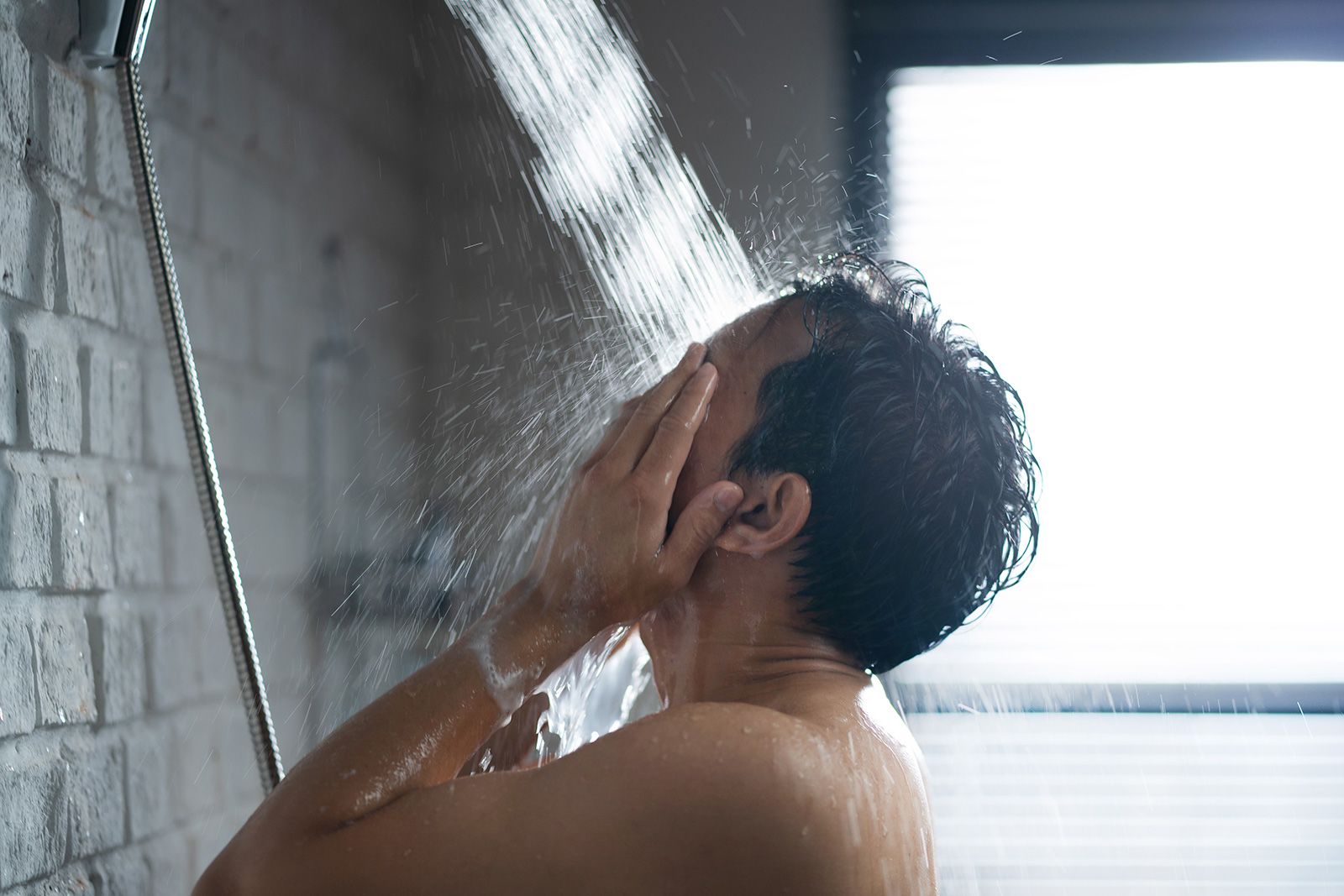 Người Đàn Ông Tử Vong Vì Đột Quỵ Ở Tuổi 53: Bác Sĩ Kêu Gọi “Đừng Tắm Vào 3 Thời Điểm Này”- Ảnh 2. Người Đàn Ông Tử Vong Vì Đột Quỵ Ở Tuổi 53: Bác Sĩ Kêu Gọi “Đừng Tắm Vào 3 Thời Điểm Này”- Ảnh 2.