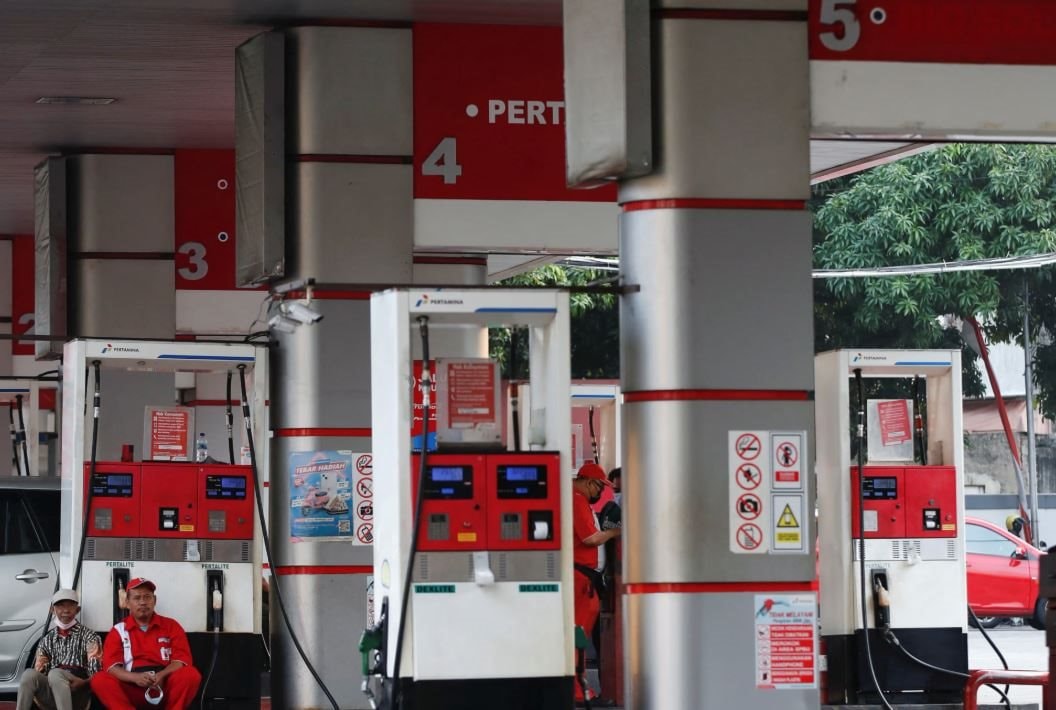 Indonesia cạn nhiên liệu diện rộng, người dân xếp hàng 30 phút chỉ để mua xăng: Chuyện gì đang xảy ra?- Ảnh 1.