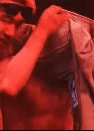 Nam ca sĩ hạng A để fan nữ đụng chạm, vũ đạo 18+ phản cảm qu&aacute; đ&agrave;- Ảnh 7.