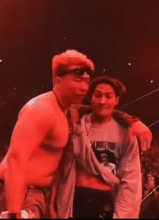 Nam ca sĩ hạng A để fan nữ đụng chạm, vũ đạo 18+ phản cảm qu&aacute; đ&agrave;- Ảnh 6.