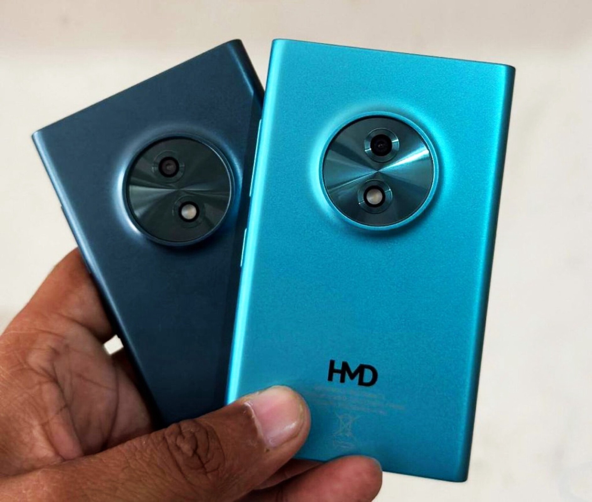 Sắp ra mắt điện thoại HMD dáng như Lumia, màn hình 3.2 inch, không Android nhưng có dịch vụ Google, hộp đựng trong suốt tưởng iPod Nano- Ảnh 2.