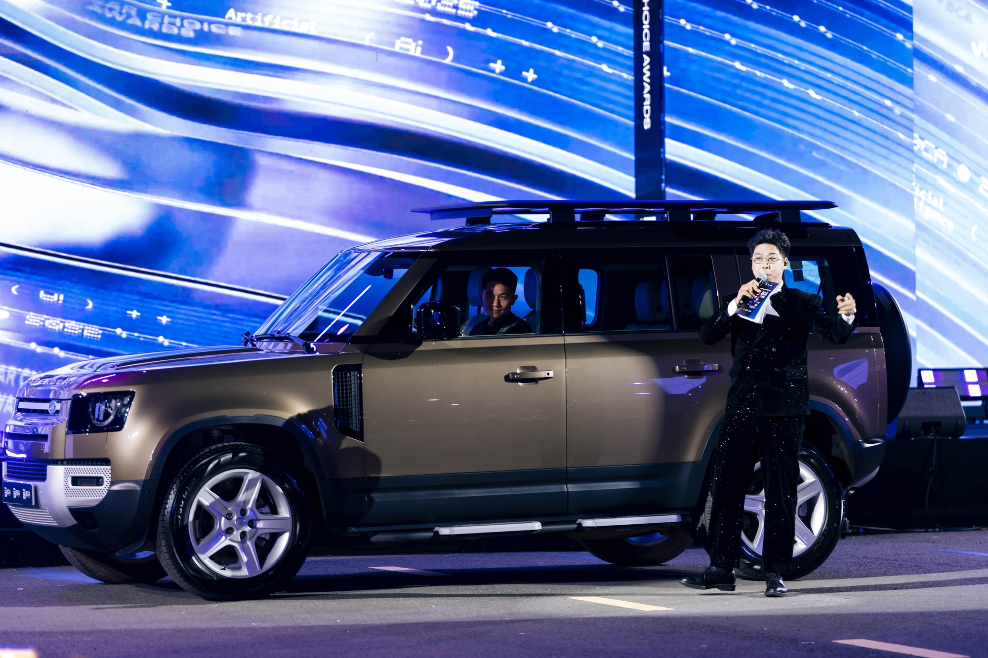 H&agrave;ng triệu lượt xem online, cả ngh&igrave;n kh&aacute;n giả trực tiếp, 15 &ocirc; t&ocirc; trị gi&aacute; cả chục tỷ đồng c&ugrave;ng loạt con số ấn tượng trong đ&ecirc;m Gala CCA 2025- Ảnh 6.