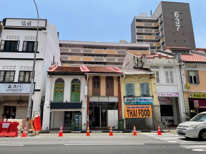 Cảnh sống chen chúc trong căn hộ 'như chuồng heo' ở Singapore gây vỡ mộng- Ảnh 4.