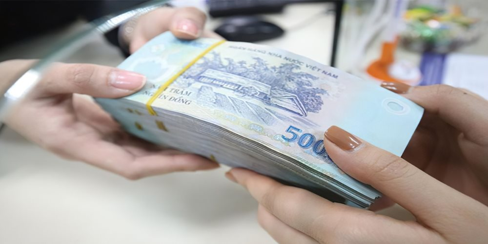 Lương tháng 13 triệu đồng nhưng kế toán chuyển nhầm 4,5 tỷ, bị kiện thì tòa án phán không cần trả lại, nam nhân viên trúng lớn- Ảnh 1.