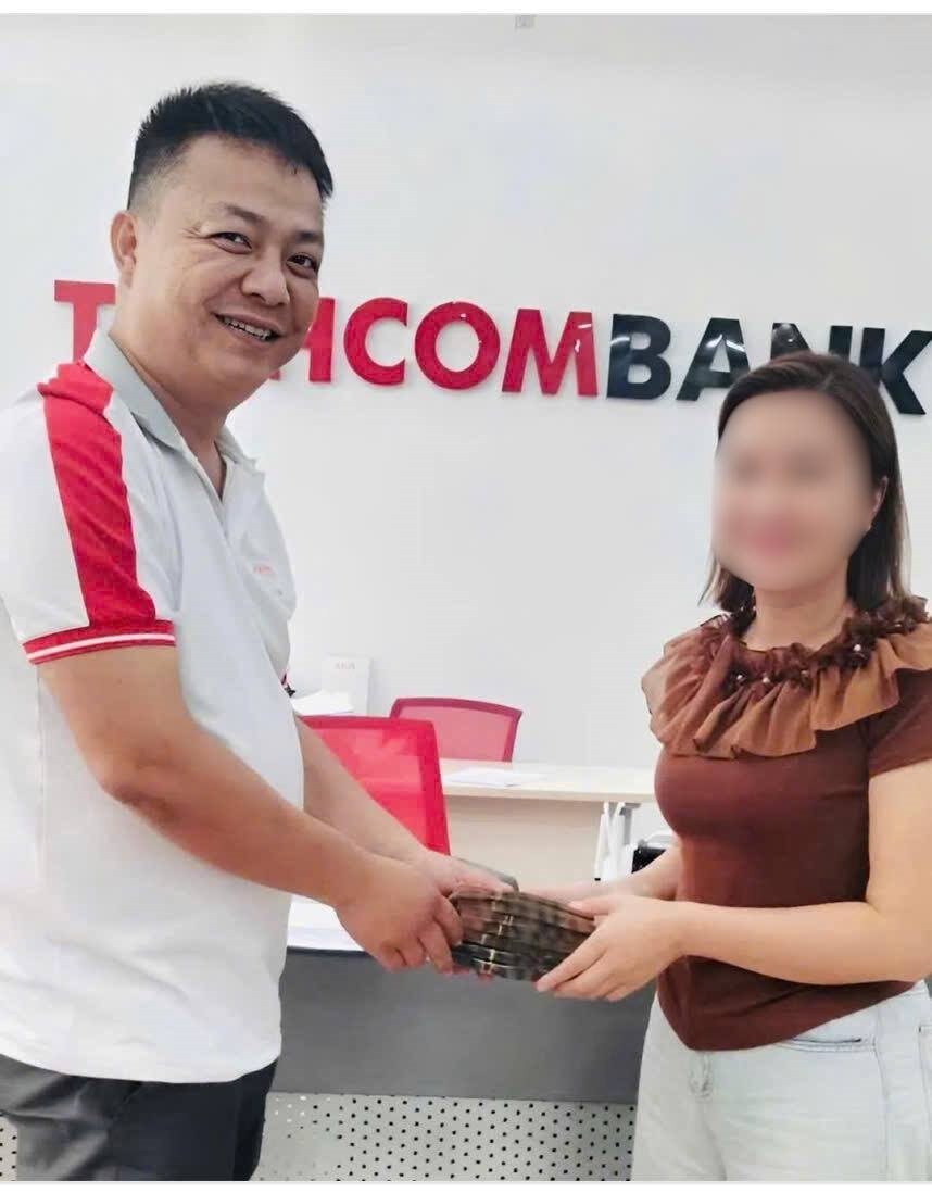 Người phụ nữ giao dịch 3,2 tỷ đồng với một tài khoản Techcombank: Công an lập tức vào cuộc xác minh mục đích chuyển khoản- Ảnh 3.