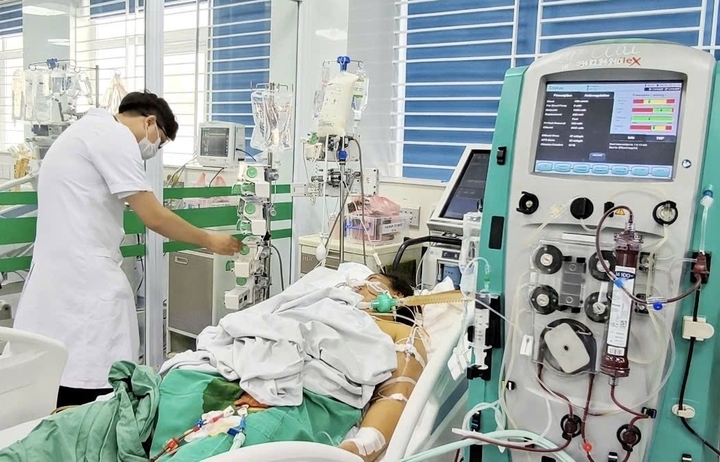 Nữ Công Nhân Nguy Kịch Do Nhiễm Xoắn Khuẩn Hiếm Trong Nước Ngập- Ảnh 1. Nữ Công Nhân Nguy Kịch Do Nhiễm Xoắn Khuẩn Hiếm Trong Nước Ngập- Ảnh 1.