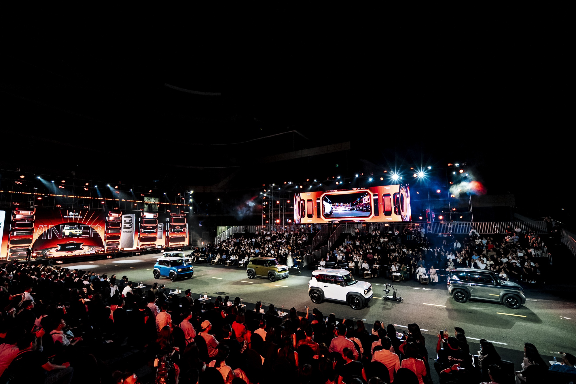 H&agrave;ng triệu lượt xem online, cả ngh&igrave;n kh&aacute;n giả trực tiếp, 15 &ocirc; t&ocirc; trị gi&aacute; cả chục tỷ đồng c&ugrave;ng loạt con số ấn tượng trong đ&ecirc;m Gala CCA 2025- Ảnh 7.