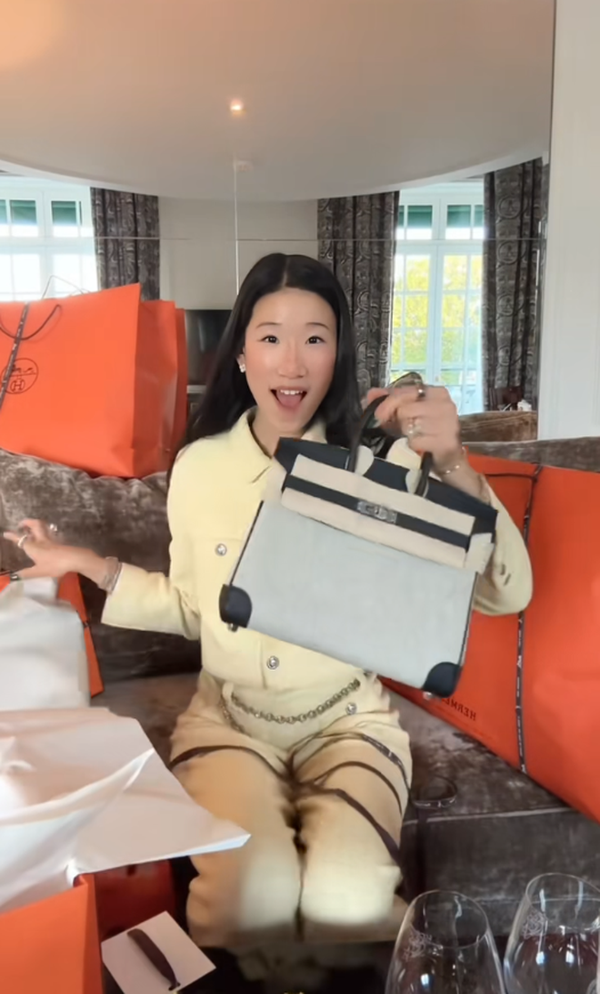 Bức ảnh g&acirc;y sốc của 1 Hoa hậu Việt Nam với nh&acirc;n vật bị 