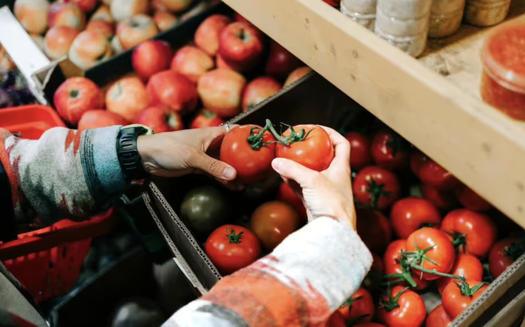 Cà chua tươi lâu suốt tháng nếu bạn biết mẹo bảo quản 'cực đỉnh' này- Ảnh 1.