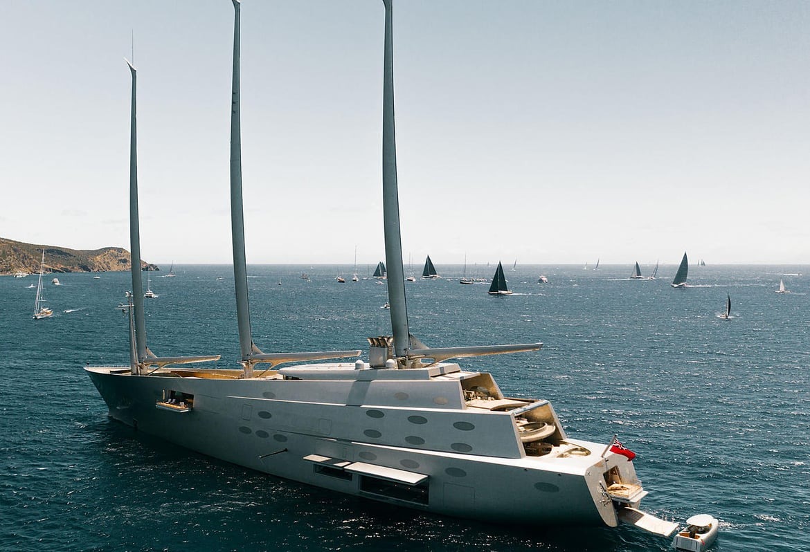 Bị 'giam lỏng' tại Ý hơn 3 năm, siêu du thuyền trị giá 600 triệu USD của tỷ phú Nga vẫn âm thầm đốt 4 tấn dầu diesel mỗi ngày chỉ để chạy điều hoà, máy phát điện- Ảnh 1.