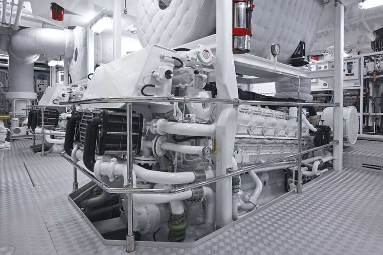 Bị 'giam lỏng' tại Ý hơn 3 năm, siêu du thuyền trị giá 600 triệu USD của tỷ phú Nga vẫn âm thầm đốt 4 tấn dầu diesel mỗi ngày chỉ để chạy điều hoà, máy phát điện- Ảnh 2.