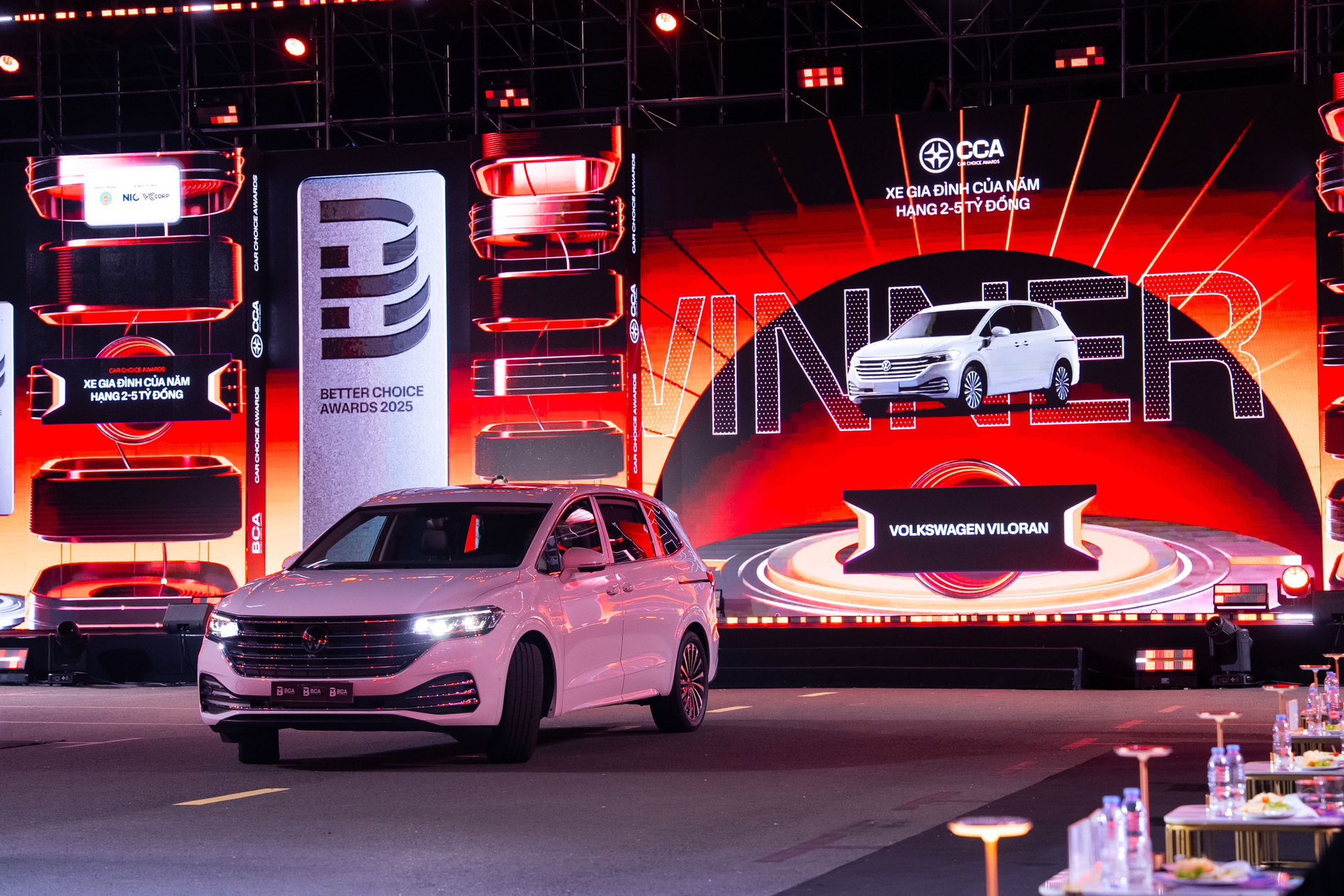 Nhìn lại 3 màn trao giải đậm chất xe của Car Choice Awards 2025: Xe không chỉ được vinh danh mà còn được 'kể chuyện'- Ảnh 4. Nhìn lại 3 màn trao giải đậm chất xe của Car Choice Awards 2025: Xe không chỉ được vinh danh mà còn được 'kể chuyện'- Ảnh 4.