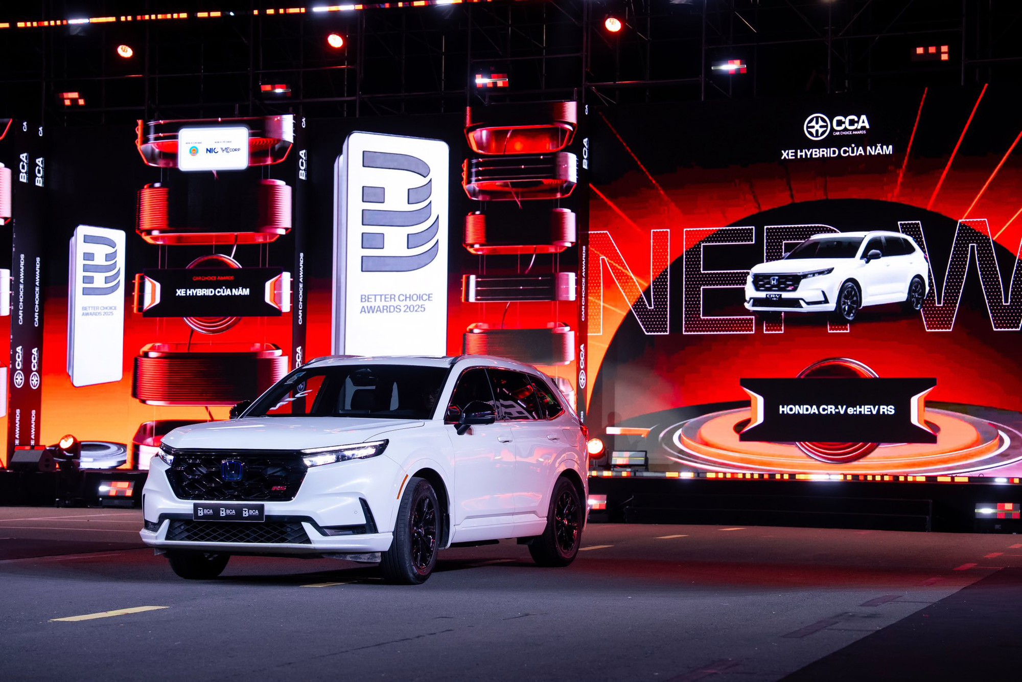 Nhìn lại 3 màn trao giải đậm chất xe của Car Choice Awards 2025: Xe không chỉ được vinh danh mà còn được 'kể chuyện'- Ảnh 10. Nhìn lại 3 màn trao giải đậm chất xe của Car Choice Awards 2025: Xe không chỉ được vinh danh mà còn được 'kể chuyện'- Ảnh 10.