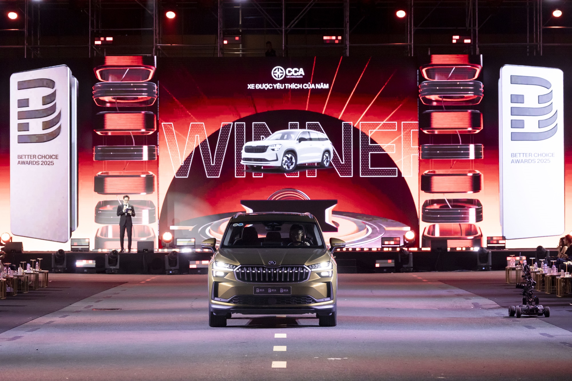 Nhìn lại 3 màn trao giải đậm chất xe của Car Choice Awards 2025: Xe không chỉ được vinh danh mà còn được 'kể chuyện'- Ảnh 7. Nhìn lại 3 màn trao giải đậm chất xe của Car Choice Awards 2025: Xe không chỉ được vinh danh mà còn được 'kể chuyện'- Ảnh 7.