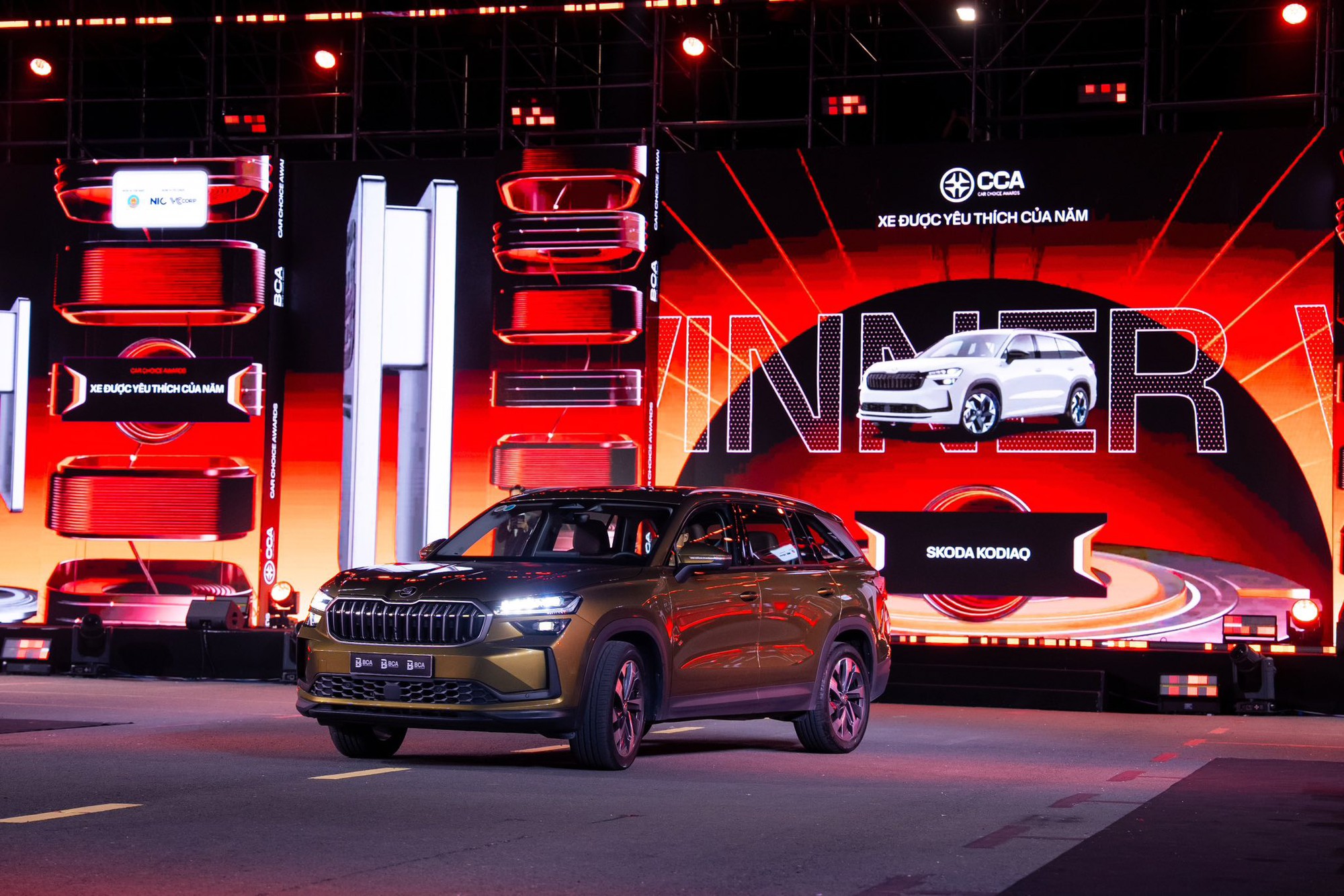 Nhìn lại 3 màn trao giải đậm chất xe của Car Choice Awards 2025: Xe không chỉ được vinh danh mà còn được 'kể chuyện'- Ảnh 8. Nhìn lại 3 màn trao giải đậm chất xe của Car Choice Awards 2025: Xe không chỉ được vinh danh mà còn được 'kể chuyện'- Ảnh 8.