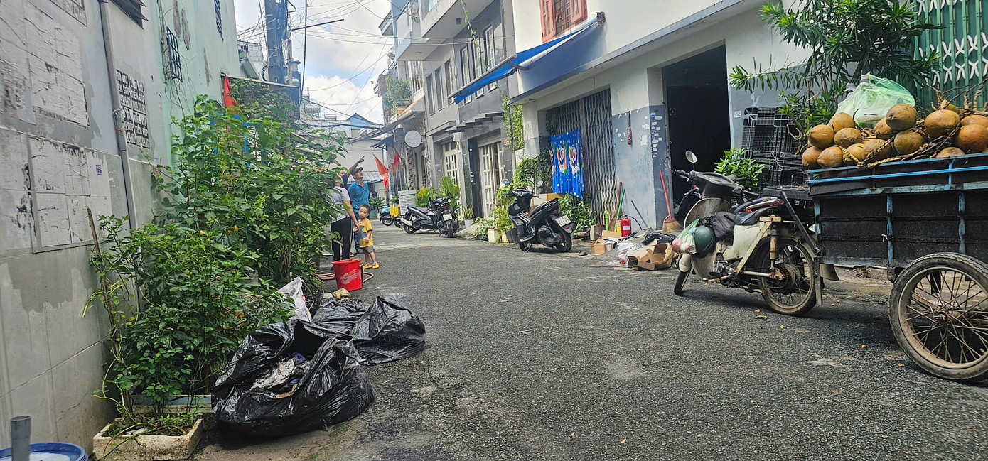 Cháy nhà trong đêm, hàng xóm phá cửa cứu hai mẹ con- Ảnh 1.