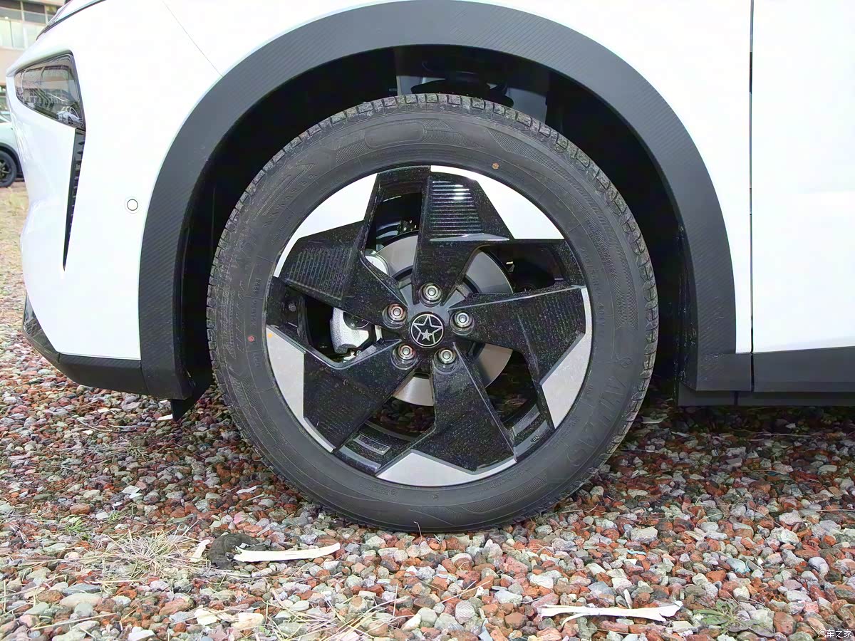 '&Ocirc;ng tr&ugrave;m' xe tải tại Việt Nam ra mắt SUV ngang cỡ Honda CR-V: đi H&agrave; Nội-Quảng B&igrave;nh chỉ trong 1 lần sạc, gi&aacute; chưa tới 500 triệu đồng- Ảnh 4.