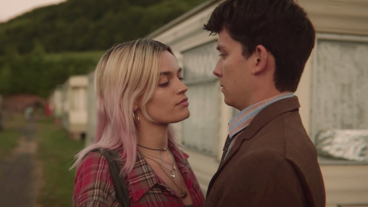 Xem Sex Education, tôi chợt nhớ đến trang giấy trắng trong cuốn lưu bút mà con gái không cho xem vì 