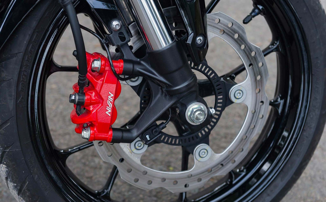 Những hạng mục cần kiểm tra sau khi đi xe máy vào vùng ngập- Ảnh 1.