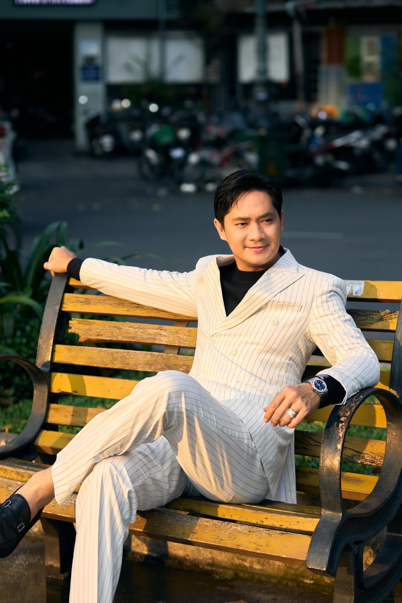 Ngoại hình nam nghệ sĩ đình đám có nhà từ TP.HCM đến Đồng Tháp, thấy bất hiếu vì 40 tuổi chưa vợ- Ảnh 2. Ngoại hình nam nghệ sĩ đình đám có nhà từ TP.HCM đến Đồng Tháp, thấy bất hiếu vì 40 tuổi chưa vợ- Ảnh 2.