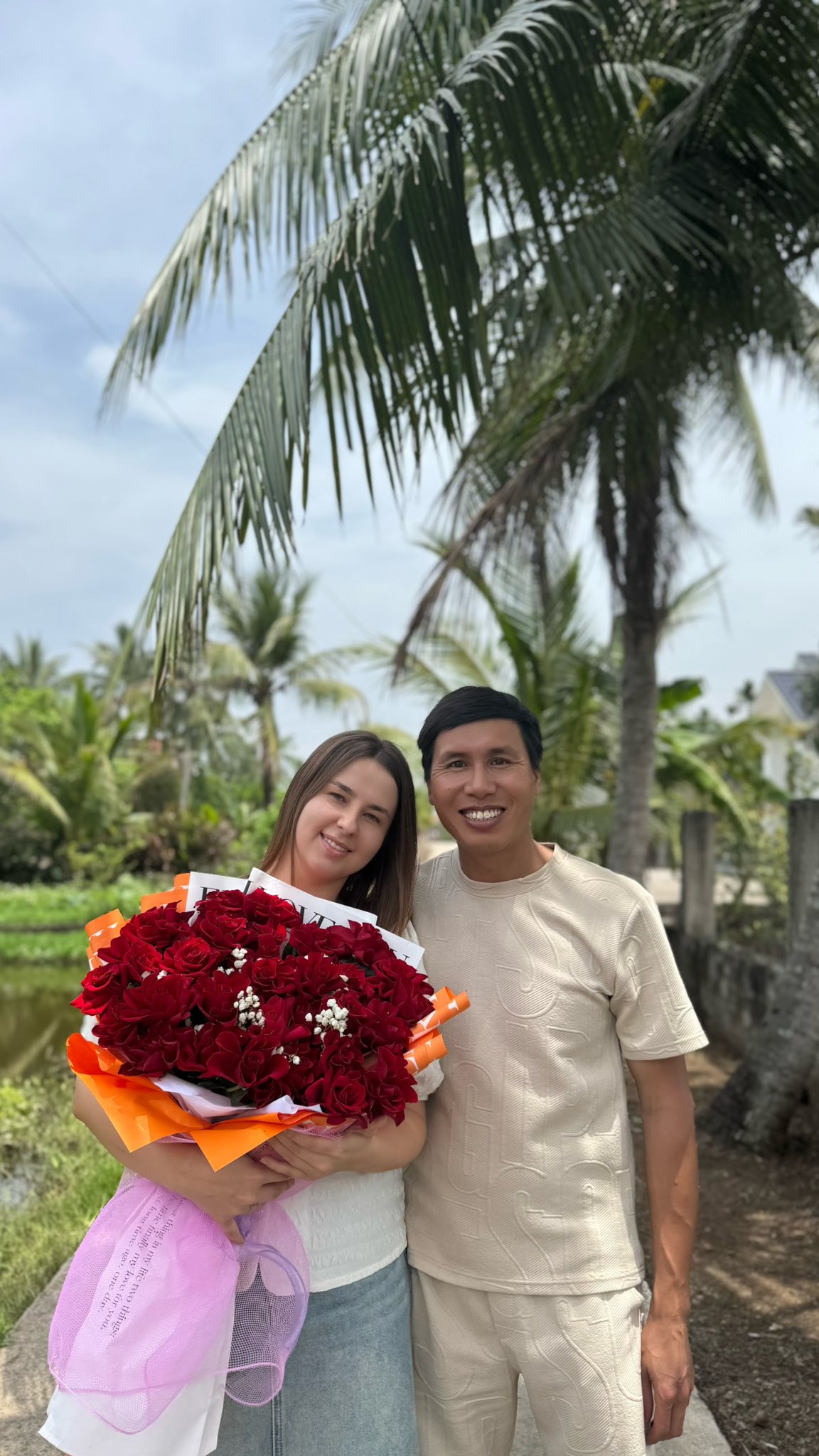 Chồng Thanh Hoá 10 điểm may mắn: Vợ Ukraine lột xác "thành tiên" sau 2 lần sinh nở, xin iPhone 17 "trộm vía" chồng không cho- Ảnh 1.