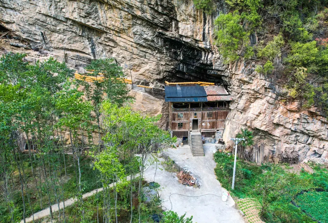 Có gì bên trong biệt thự gỗ 5 tầng 