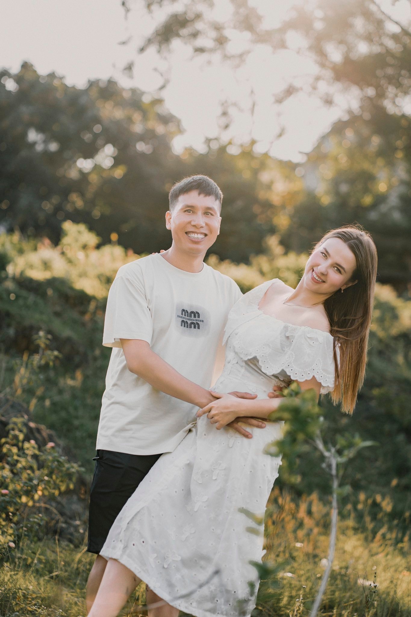 Chồng Thanh Hoá 10 điểm may mắn: Vợ Ukraine lột xác "thành tiên" sau 2 lần sinh nở, xin iPhone 17 "trộm vía" chồng không cho- Ảnh 8.