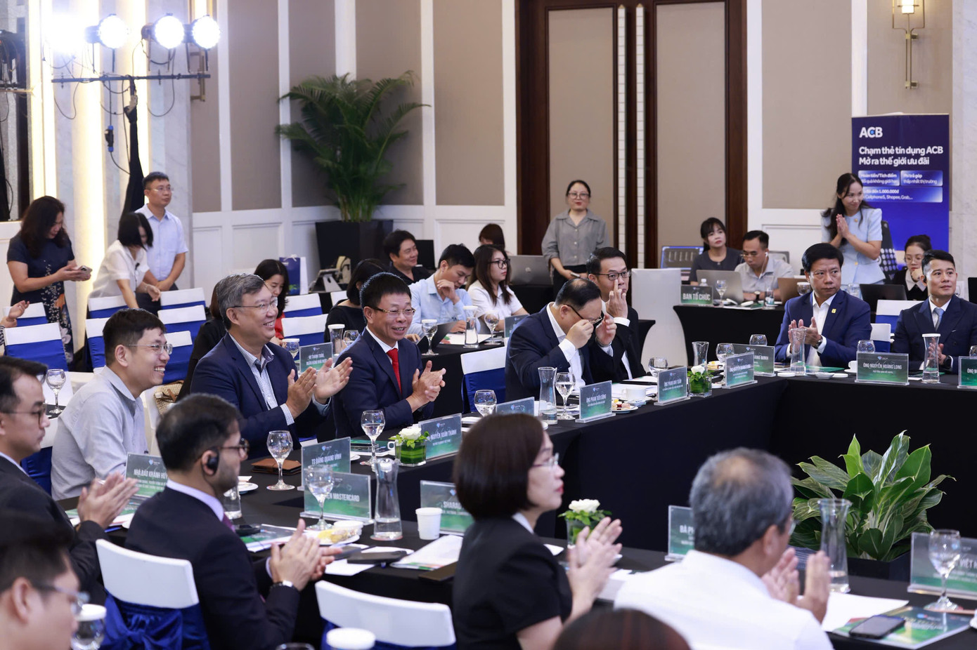 Phó Thống đốc NHNN Phạm Tiến Dũng: Không thể để “mua vé tàu hết 15.000 đồng mà chi phí xử lý giao dịch mất tới 1.000 đồng