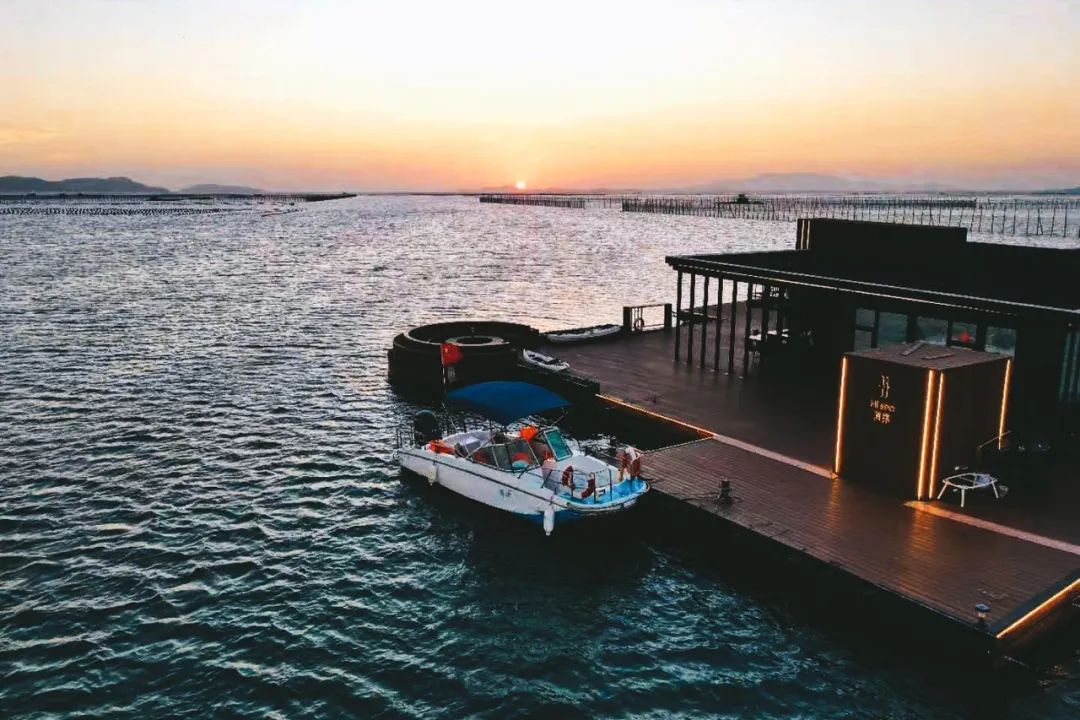 Người đ&agrave;n &ocirc;ng chi 15 tỷ đồng x&acirc;y &ldquo;ốc đảo giữa biển khơi&rdquo;, c&ugrave;ng gia đ&igrave;nh tận hưởng cuộc sống tr&ecirc;n biển: C&oacute; những việc nếu kh&ocirc;ng l&agrave;m sau n&agrave;y sẽ kh&ocirc;ng c&ograve;n cơ hội nữa!- Ảnh 3.