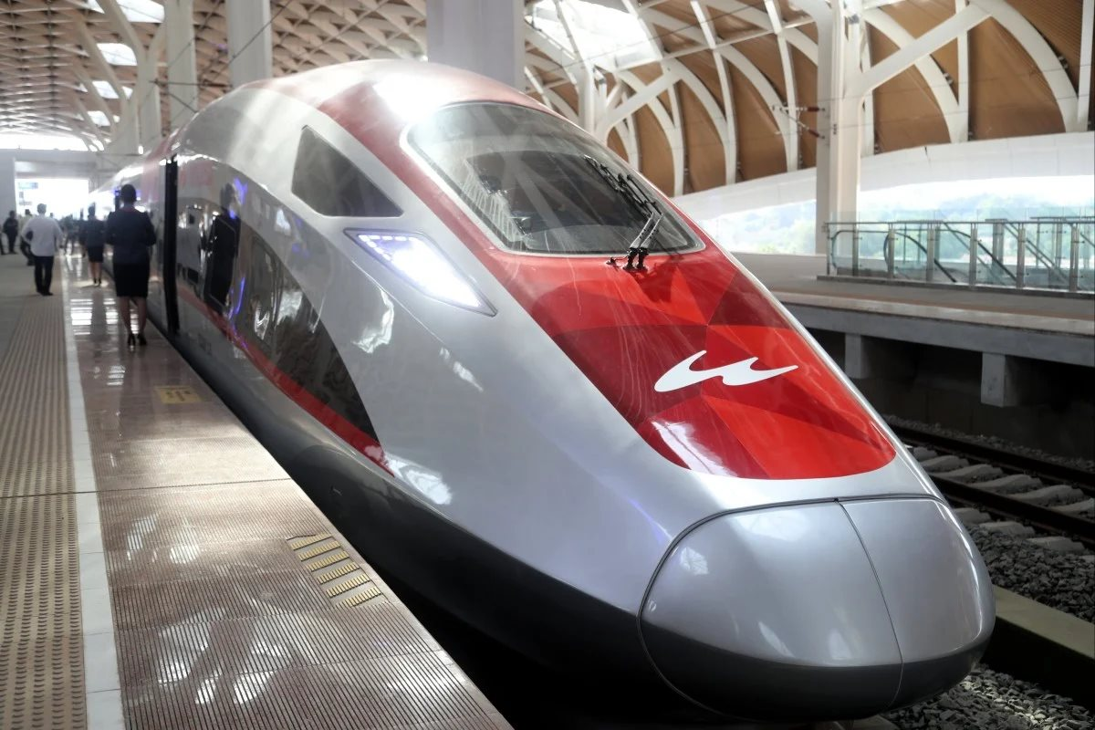 Vận hành đường sắt cao tốc 7,2 tỷ đô do Trung Quốc xây, "hàng xóm Việt Nam" khen quá tốt: Muốn có thêm nữa- Ảnh 1.